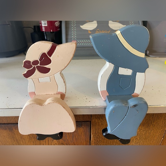 Amish boy and girl shelf sitters and welcome sign - Picture 2 of 2